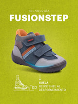 Bota outdoor para niño en color café, con tecnología Fusion Step, resistente al desprendimiento de suela.