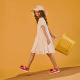 SANDALIA COQUETA PARA NIÑA COLOR FIUSHA DE SINTÉTICO DUNA CON TIRA DE CONTACTO