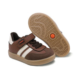 TENIS AUDAZ PARA NIÑO DE SINTÉTICO COLOR CAFÉ CLARO SMITH CON FRANJAS BLANCAS
