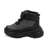 BOTA AUDAZ PARA NIÑO DE PIEL COLOR NEGRO SUELA NEMO CON TIRA DE CONTACTO