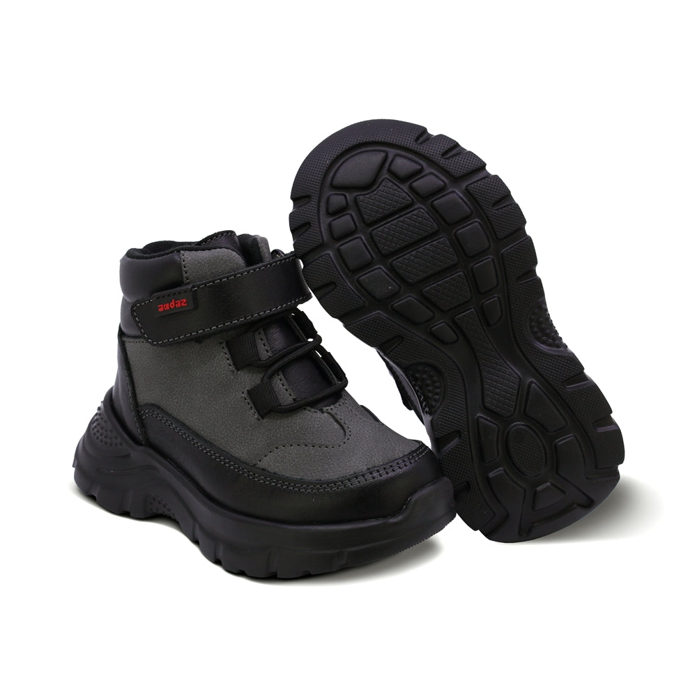 BOTA AUDAZ PARA NIÑO DE PIEL COLOR NEGRO SUELA NEMO CON TIRA DE CONTACTO