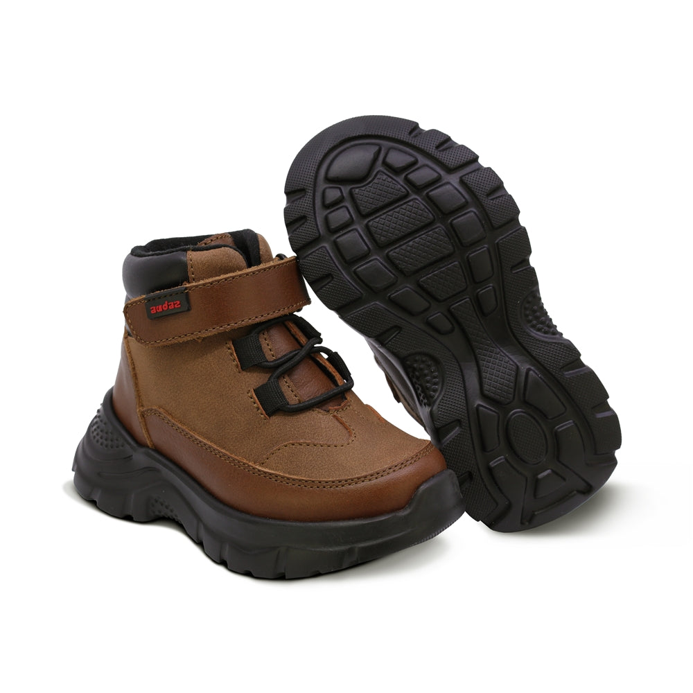 BOTA AUDAZ PARA NIÑO DE PIEL COLOR CAFÉ CLARO SUELA NEMO CON TIRA DE CONTACTO