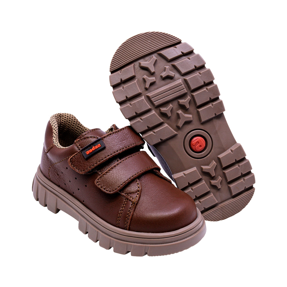 TENIS AUDAZ PARA NIÑO COLOR CAFÉ CLARO DE PIEL THUNDER CON TIRA DE CONTACTO