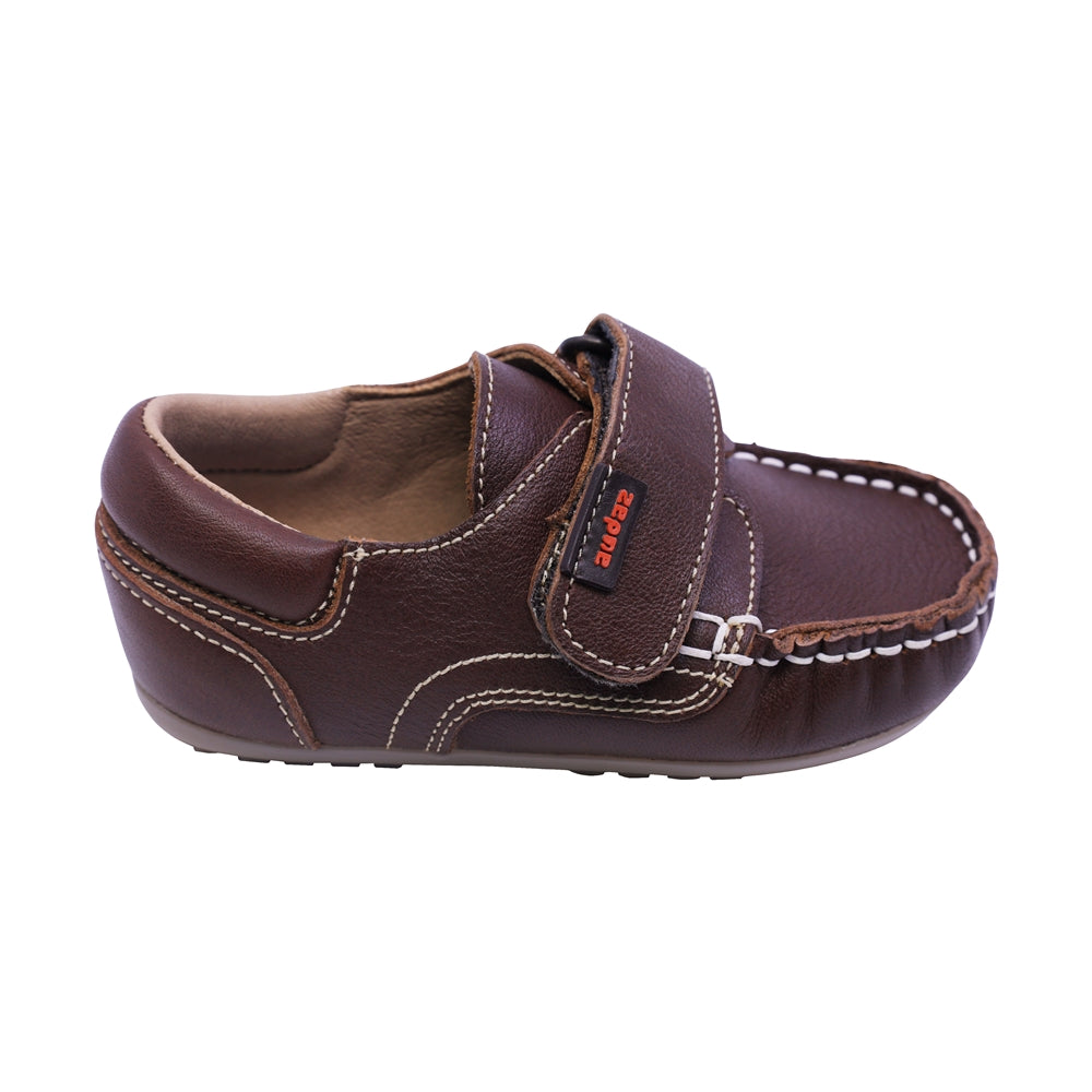 MOCASÍN AUDAZ PARA NIÑO COLOR CAFÉ DE PIEL MALAGA CON TIRA DE CONTACTO