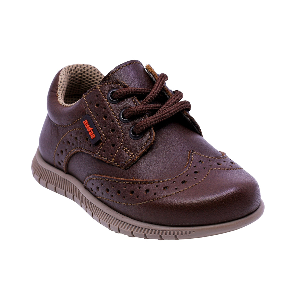 ZAPATO AUDAZ PARA NIÑO COLOR CAFÉ DE PIEL CLICK CON AGUJETA