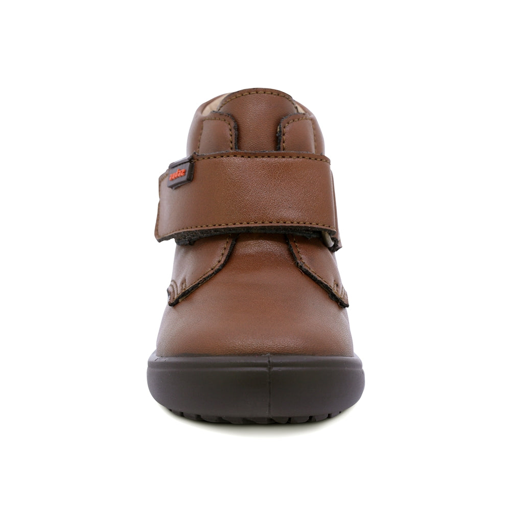 BOTA AUDAZ PARA NIÑO DE PIEL COLOR CAFÉ CLARO CASTOR CON TIRA DE CONTACTO