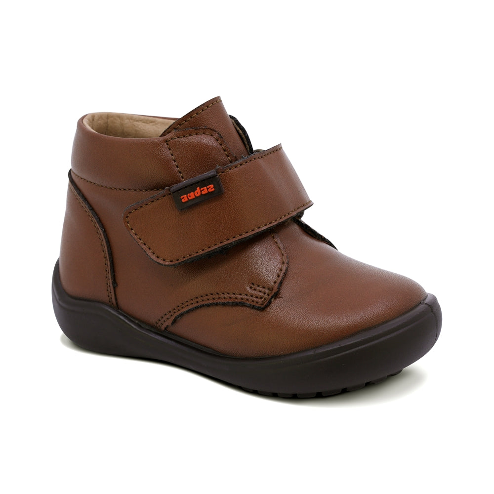 BOTA AUDAZ PARA NIÑO DE PIEL COLOR CAFÉ CLARO CASTOR CON TIRA DE CONTACTO