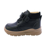 BOTA AUDAZ PARA NIÑO EN PIEL COLOR NEGRO TOKIO CON AGUJETA Y TIRA DE CONTACTO
