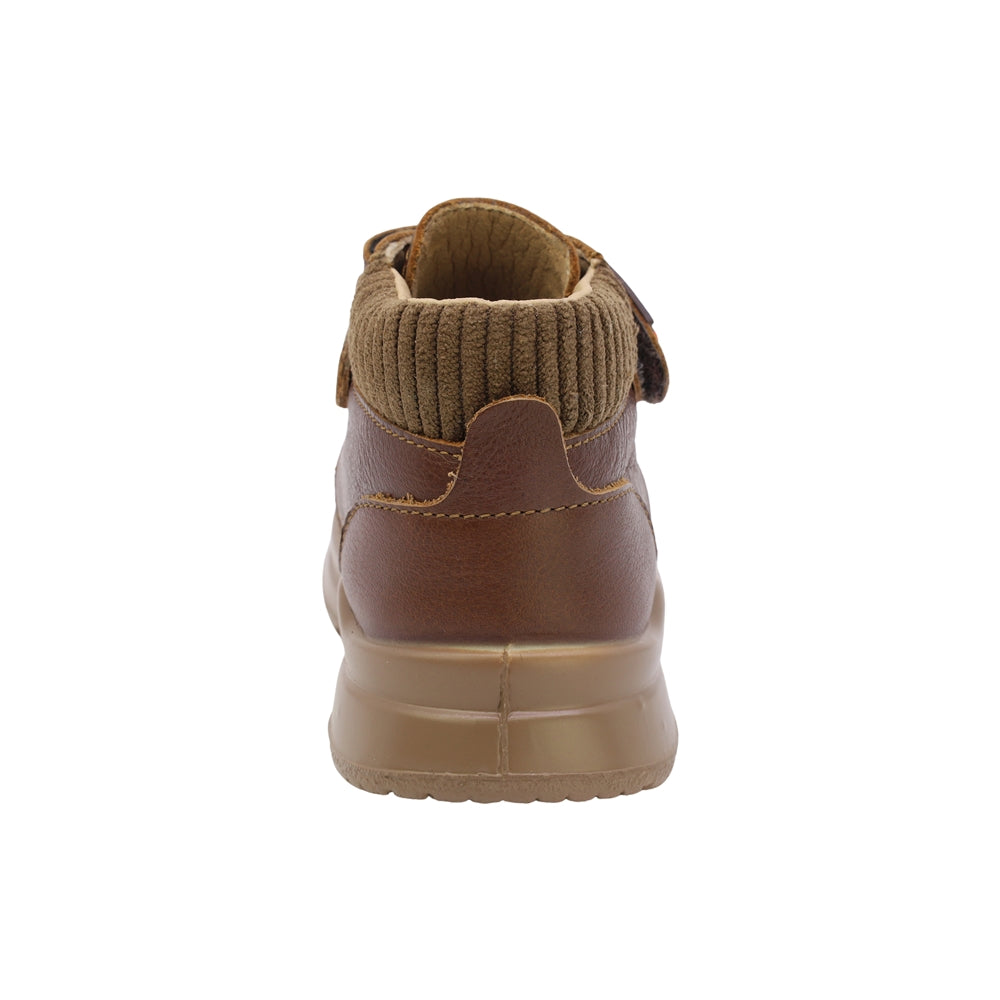 BOTA AUDAZ PARA NIÑO EN PIEL COLOR CAFÉ TOKIO CON AGUJETA Y TIRA DE CONTACTO