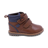 BOTITA AUDAZ PARA NIÑO DE PIEL COLOR CAFÉ CLARO RONDY CON DOBLE TIRA DE CONTACTO