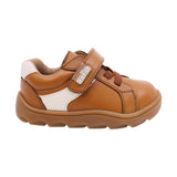 TENIS AUDAZ PARA NIÑO EN PIEL COLOR MIEL ZERO CON AGUJETA Y TIRA DE CONTACTO
