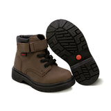 BOTA AUDAZ PARA NIÑO DE SINTÉTICO COLOR CAFÉ MARTIN CON TIRA DE CONTACTO