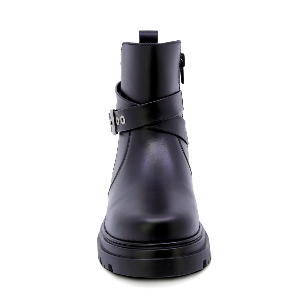 BOTA COQUETA PARA NIÑA DE PIEL COLOR NEGRO JAZZ CON DISEÑO ROBUSTO