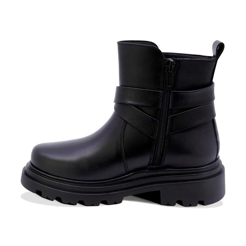 BOTA COQUETA PARA NIÑA DE PIEL COLOR NEGRO JAZZ CON DISEÑO ROBUSTO