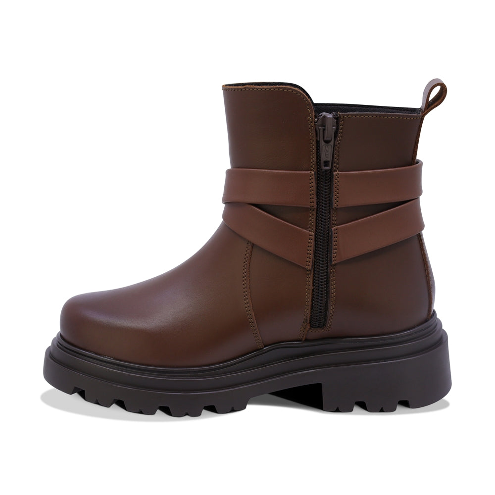 BOTA COQUETA PARA NIÑA EN PIEL COLOR CAFÉ CLARO JAZZ CON DISEÑO ROBUSTO