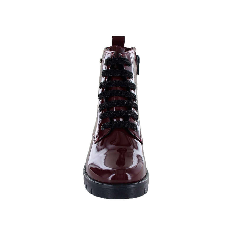 BOTA COQUETA  PARA NIÑA CHAROL VINO FLORENCE CON AGUJETA