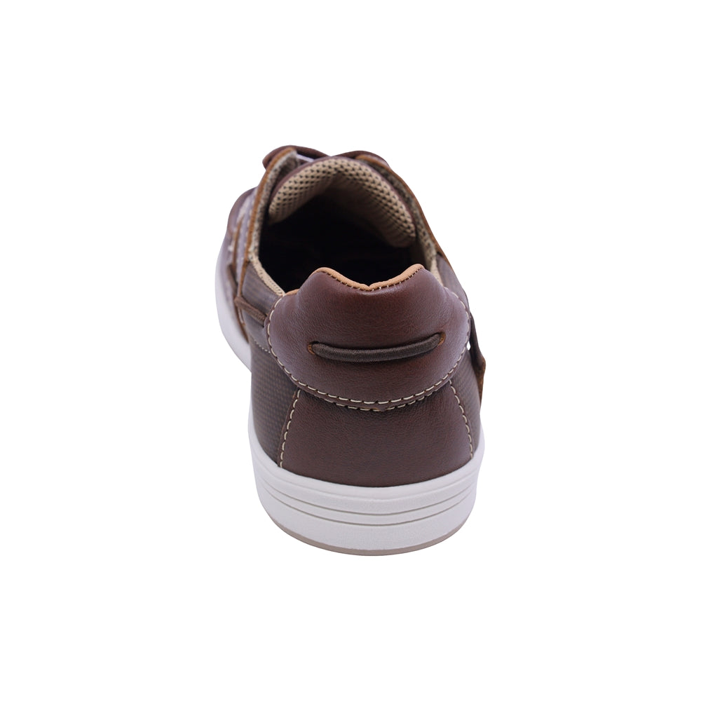MOCASÍN AUDAZ PARA NIÑO COLOR CAFÉ DE PIEL STEVE CON AGUJETA
