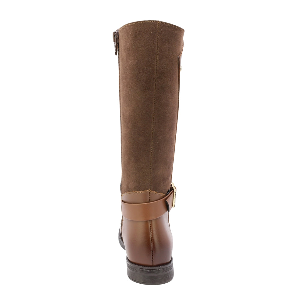 BOTA COQUETA PARA NIÑA EN SINTÉTICO COLOR CAFÉ CLARO CANUTA CON HEBILLA