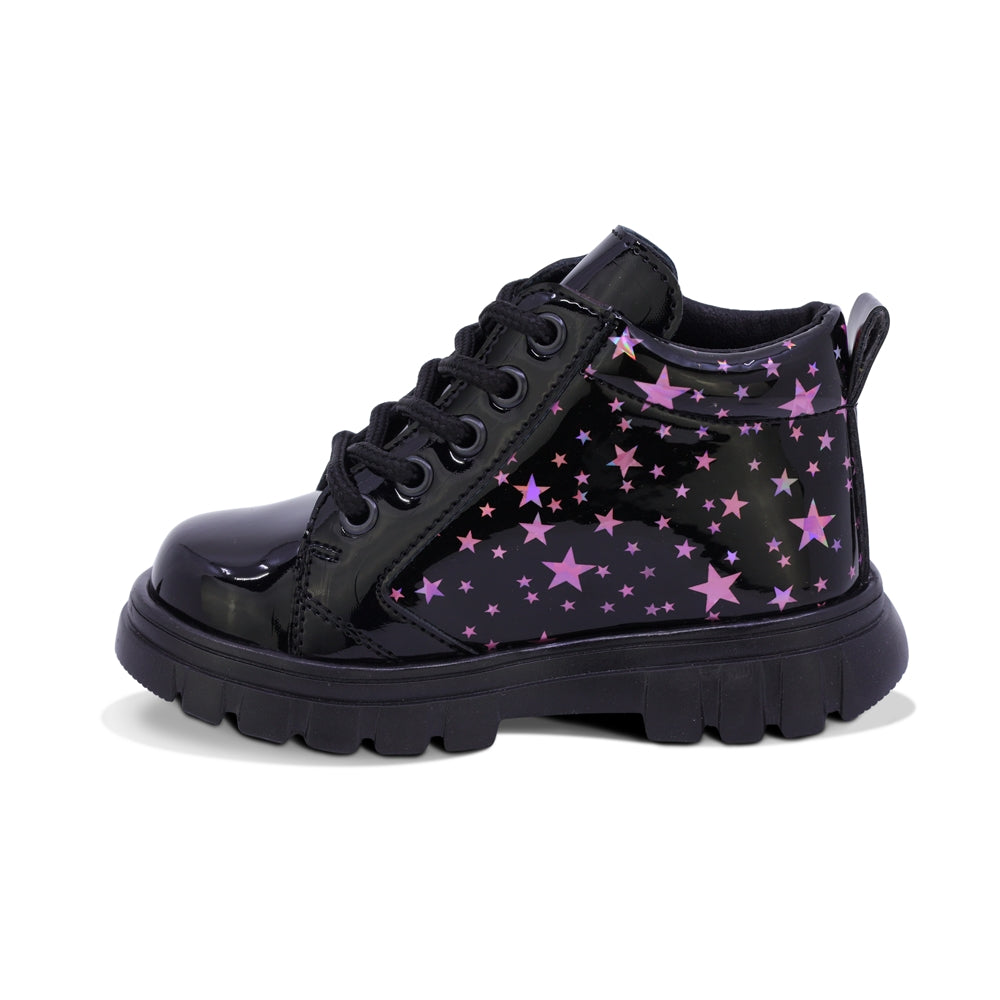 BOTITA COQUETA PARA NIÑA EN CHAROL COLOR NEGRO THUNDER CON ESTAMPADO DE ESTRELLAS