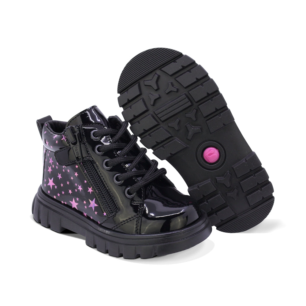 BOTITA COQUETA PARA NIÑA EN CHAROL COLOR NEGRO THUNDER CON ESTAMPADO DE ESTRELLAS