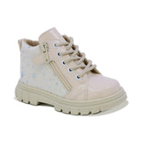 BOTITA COQUETA PARA NIÑA EN CHAROL COLOR BEIGE THUNDER CON ESTAMPADO DE ESTRELLAS