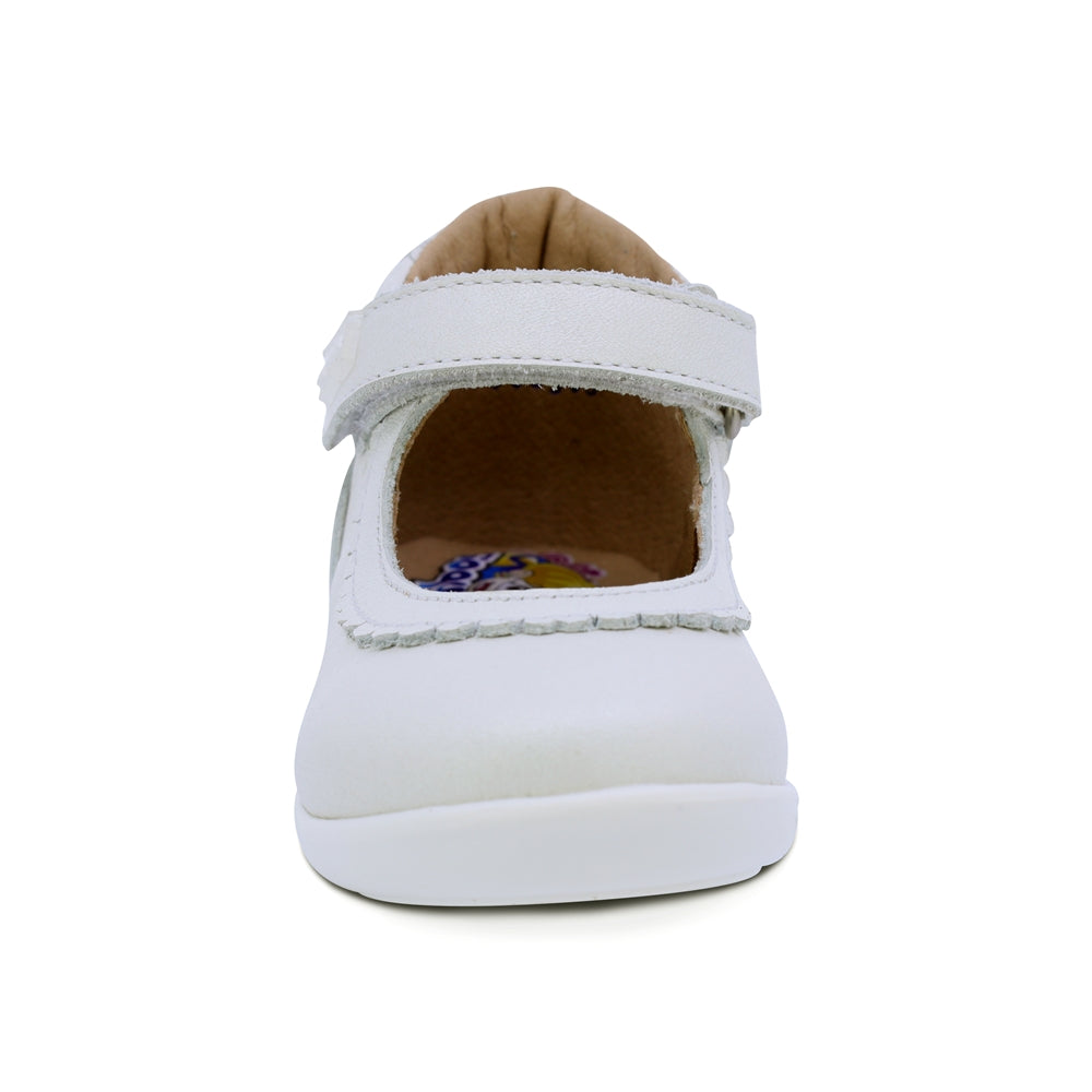 ZAPATO COQUETA PARA NIÑA DE PIEL COLOR PERLA PANAL CON TIRA DE CONTACTO