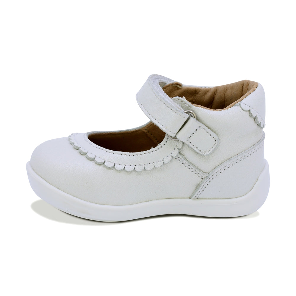 ZAPATO COQUETA PARA NIÑA DE PIEL COLOR PERLA PANAL CON TIRA DE CONTACTO