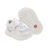 TENIS COQUETA PARA NIÑA EN SINTÉTICO COLOR PERLA ZIPPY CON AGUJETA Y TIRA DE CONTACTO