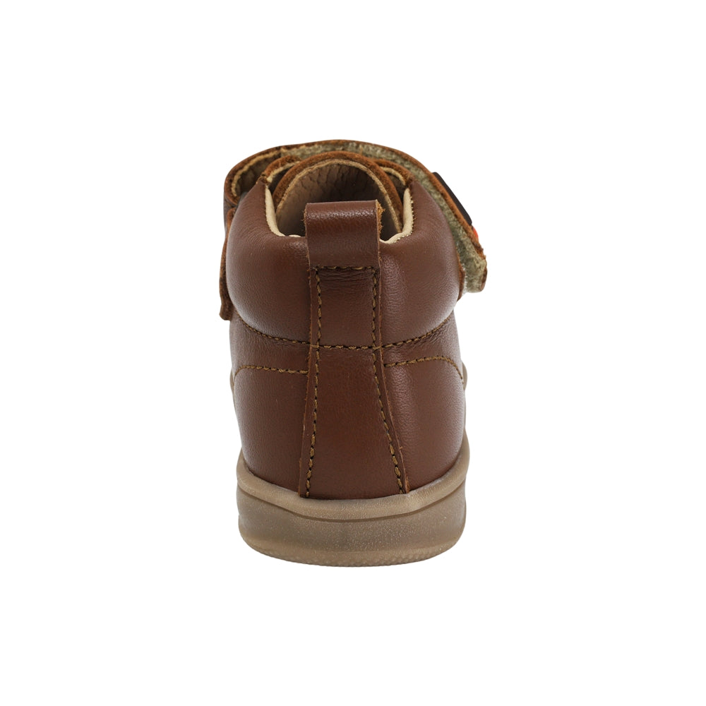 BOTA AUDAZ PARA NIÑO EN PIEL COLOR CAFÉ CLARO TEDDY CON AGUJETA Y TIRA DE CONTACTO