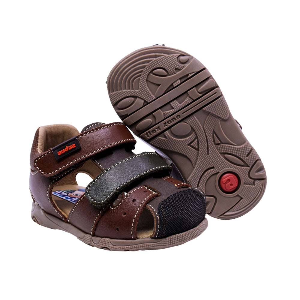 SANDALIA AUDAZ PARA NIÑO COLOR CAFÉ CLARO DE PIEL PATRICIO CON TIRA DE CONTACTO