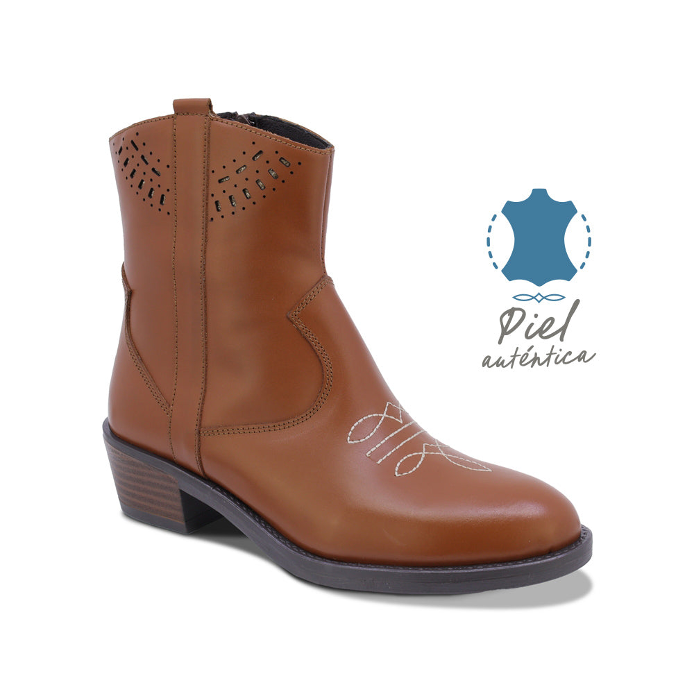 BOTINES COQUETA PARA NIÑA DE PIEL COLOR MIEL MIRTA CON DISEÑO WESTERN Y DETALLES CALADOS