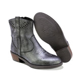 BOTINES COQUETA PARA NIÑA DE PIEL COLOR GRIS METÁLICO MIRTA CON DISEÑO WESTERN Y DETALLES CALADOS