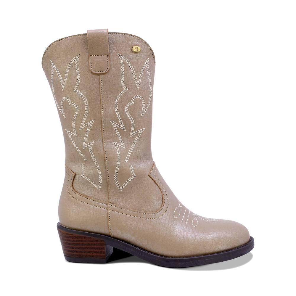 BOTAS COQUETA PARA NIÑA DE PIEL COLOR BEIGE MIRTA CON DISEÑO WESTERN Y BORDADO CONTRASTANTE