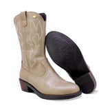 BOTAS COQUETA PARA NIÑA DE PIEL COLOR BEIGE MIRTA CON DISEÑO WESTERN Y BORDADO CONTRASTANTE