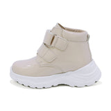 BOTA COQUETA PARA NIÑA CHAROL COLOR BEIGE NEMO CON DOBLE TIRA DE CONTACTO