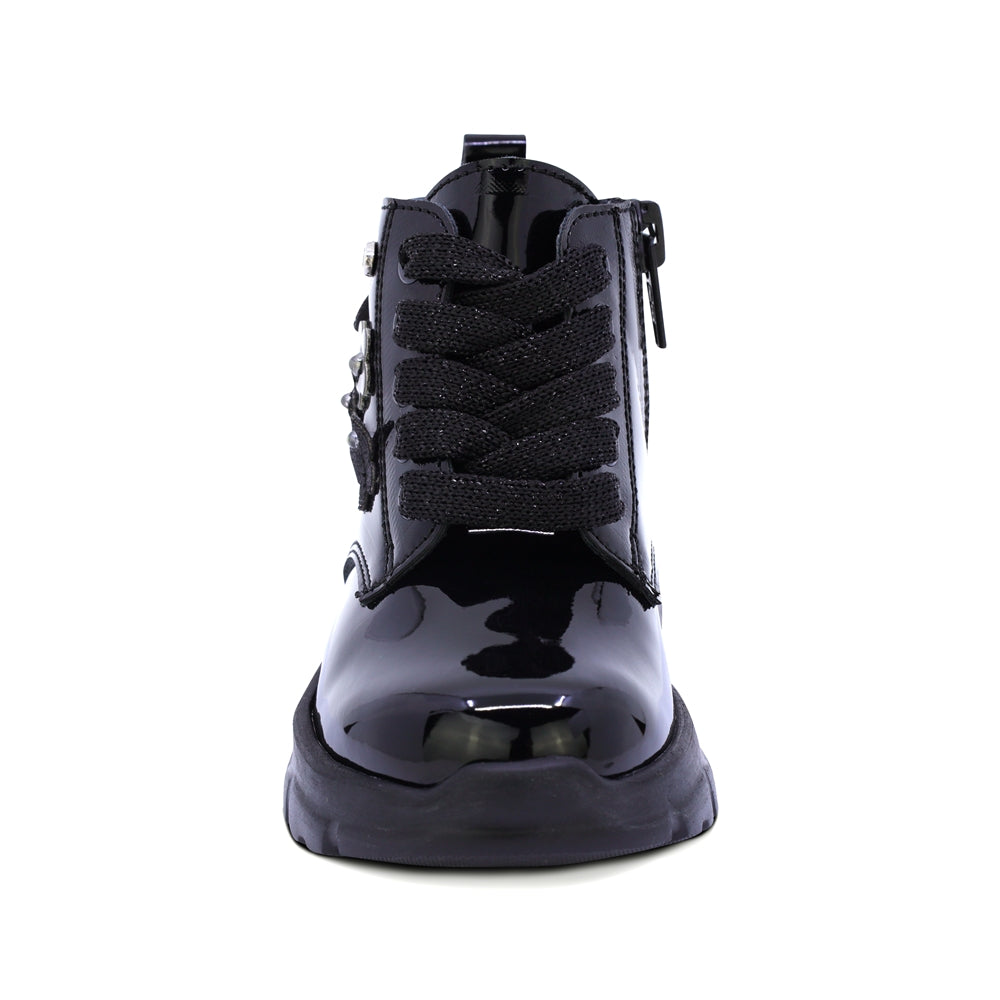 BOTA COQUETA PARA NIÑA EN CHAROL COLOR NEGRO SUELA NEMO CON AGUJETA