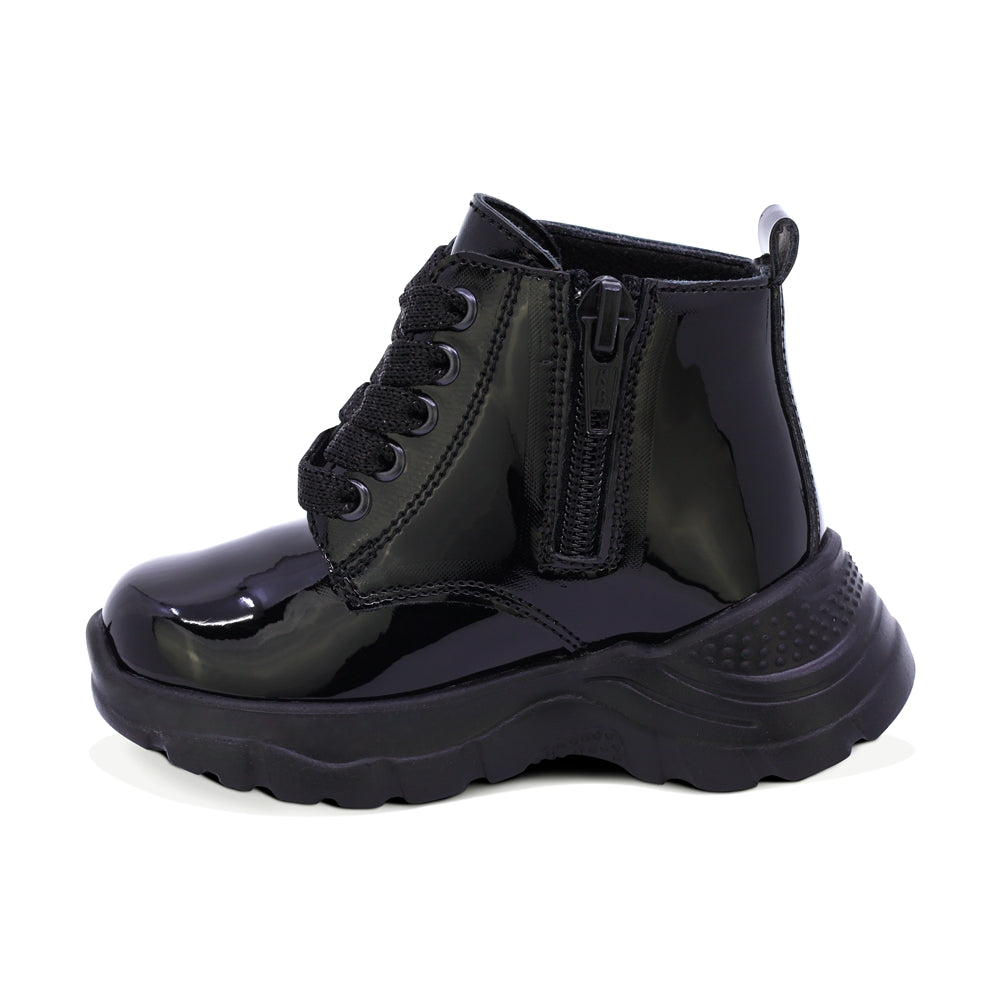 BOTA COQUETA PARA NIÑA EN CHAROL COLOR NEGRO SUELA NEMO CON AGUJETA