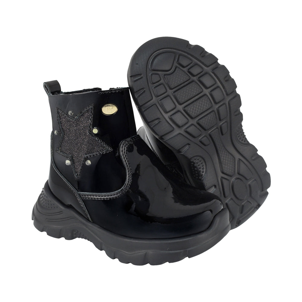 BOTA COQUETA PARA NIÑA EN CHAROL COLOR NEGRO NEMO CON DETALLE DE ESTRELLA