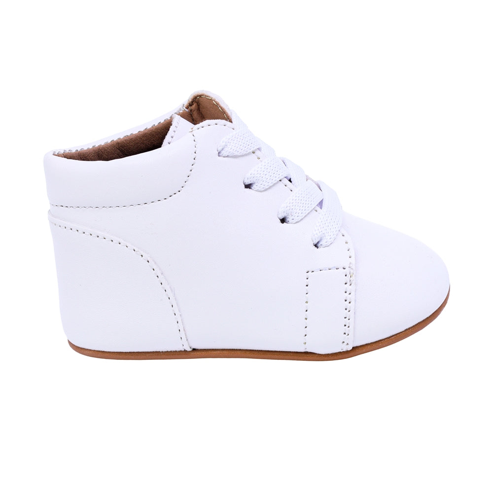 BOTA AUDAZ PARA NIÑO COLOR BLANCO DE SINTÉTICO PEUQUE CON AGUJETA