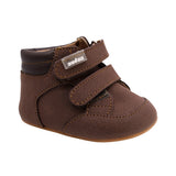 BOTA AUDAZ PARA NIÑO EN SINTÉTICO COLOR CAFÉ PEUQUE CON DOBLE TIRA DE CONTACTO