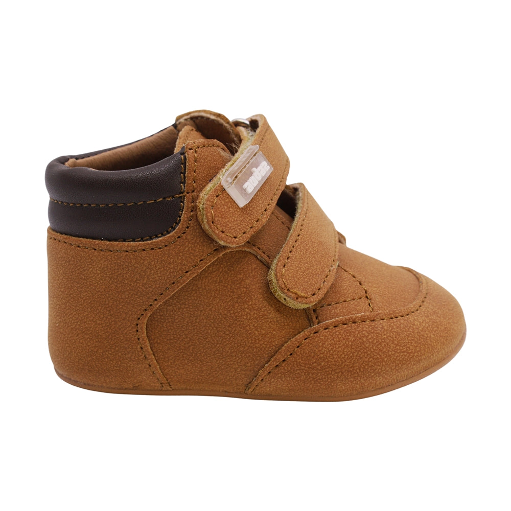 BOTA AUDAZ PARA NIÑO EN SINTÉTICO COLOR MIEL PEUQUE CON DOBLE TIRA DE CONTACTO