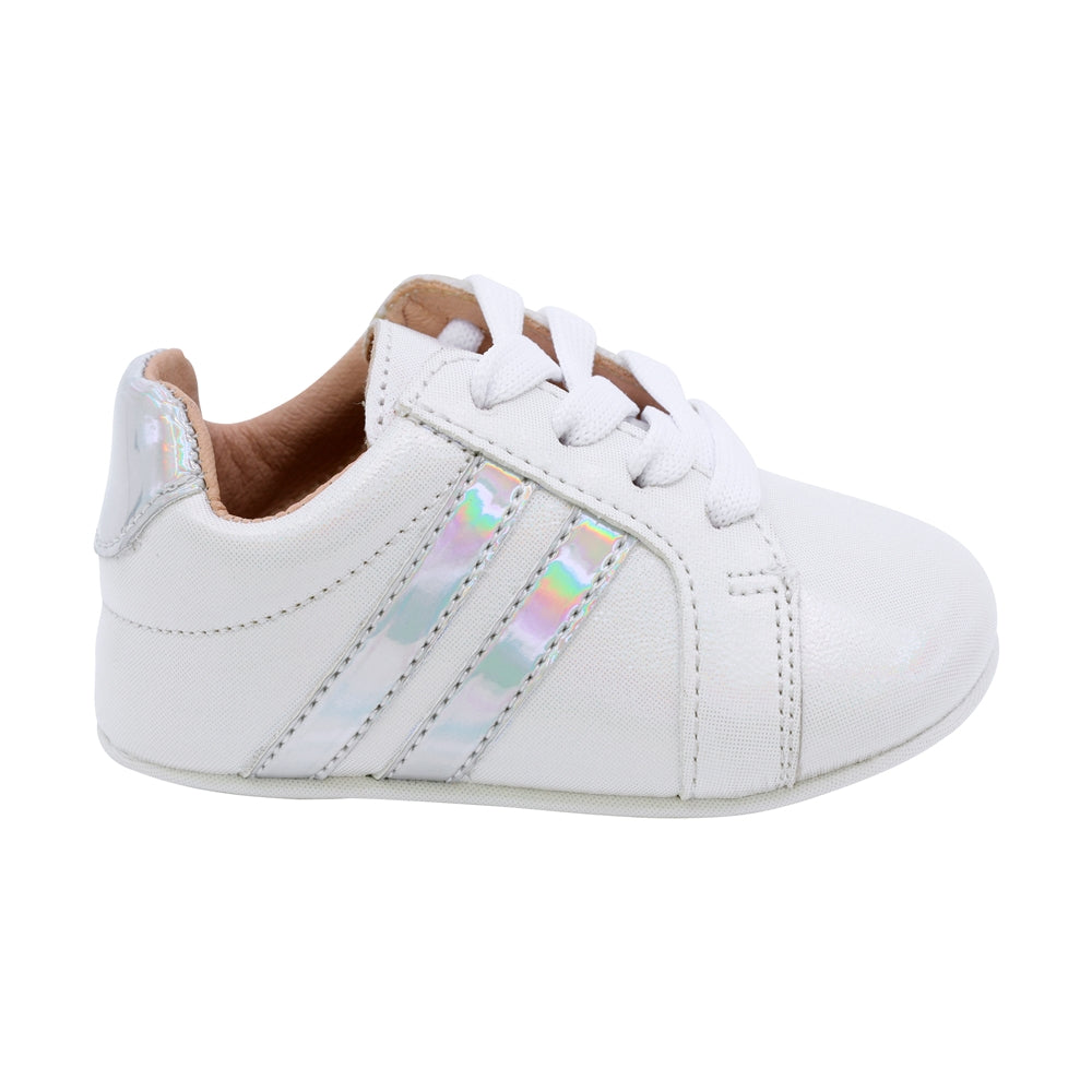 TENIS COQUETA PARA NIÑA DE SINTÉTICO COLOR PLATA PEUQUE CON AGUJETA