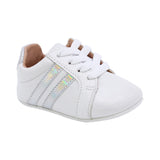 TENIS COQUETA PARA NIÑA DE SINTÉTICO COLOR PLATA PEUQUE CON AGUJETA