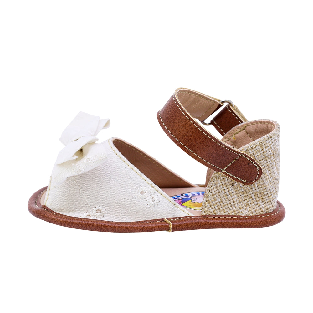 SANDALIA COQUETA PARA NIÑA COLOR BLANCO DE SINTÉTICO PETIT CON TIRA DE CONTACTO