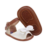 SANDALIA COQUETA PARA NIÑA COLOR BLANCO DE SINTÉTICO PETIT CON TIRA DE CONTACTO