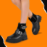 Botas negras para niña Coqueta y Audaz en campaña Black Days. Calzado infantil moderno con ofertas exclusivas.